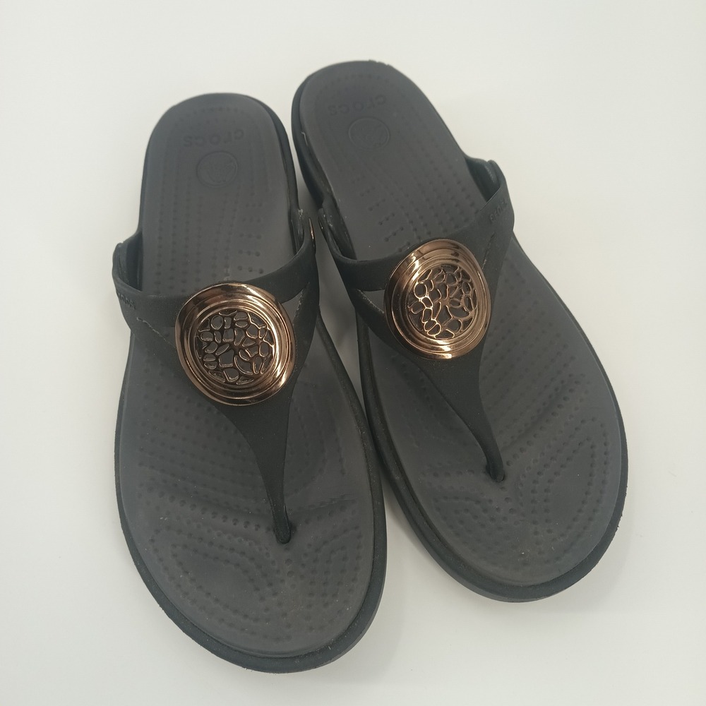 Crocs Sanrah Metal Block Wedge Flip Flop Sandals Black Rose Gold Womens 8